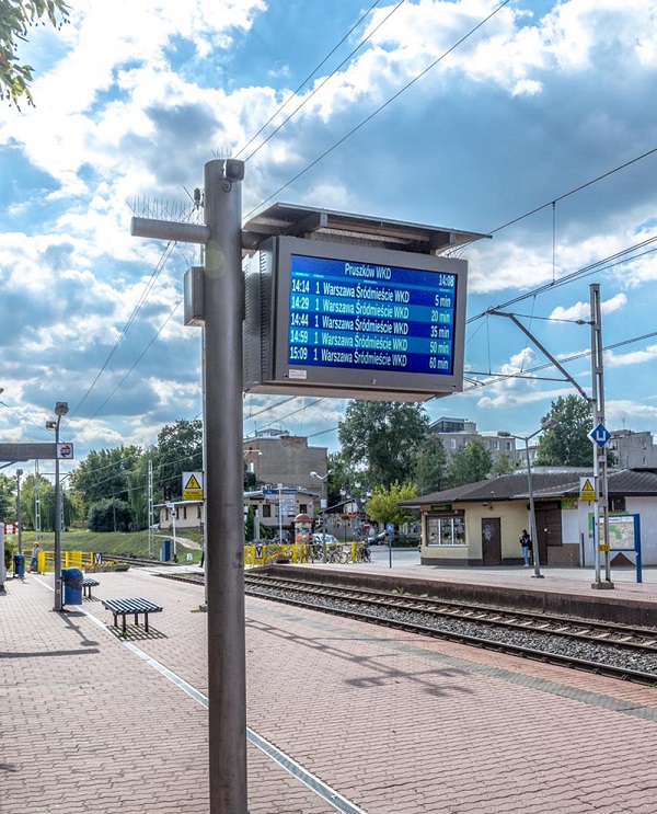 TFT LCD Platform real-time Passenger Information Display boards. Wyświetlacze LCD TFT Systemu Dynamicznej Informacji Pasażerskiej