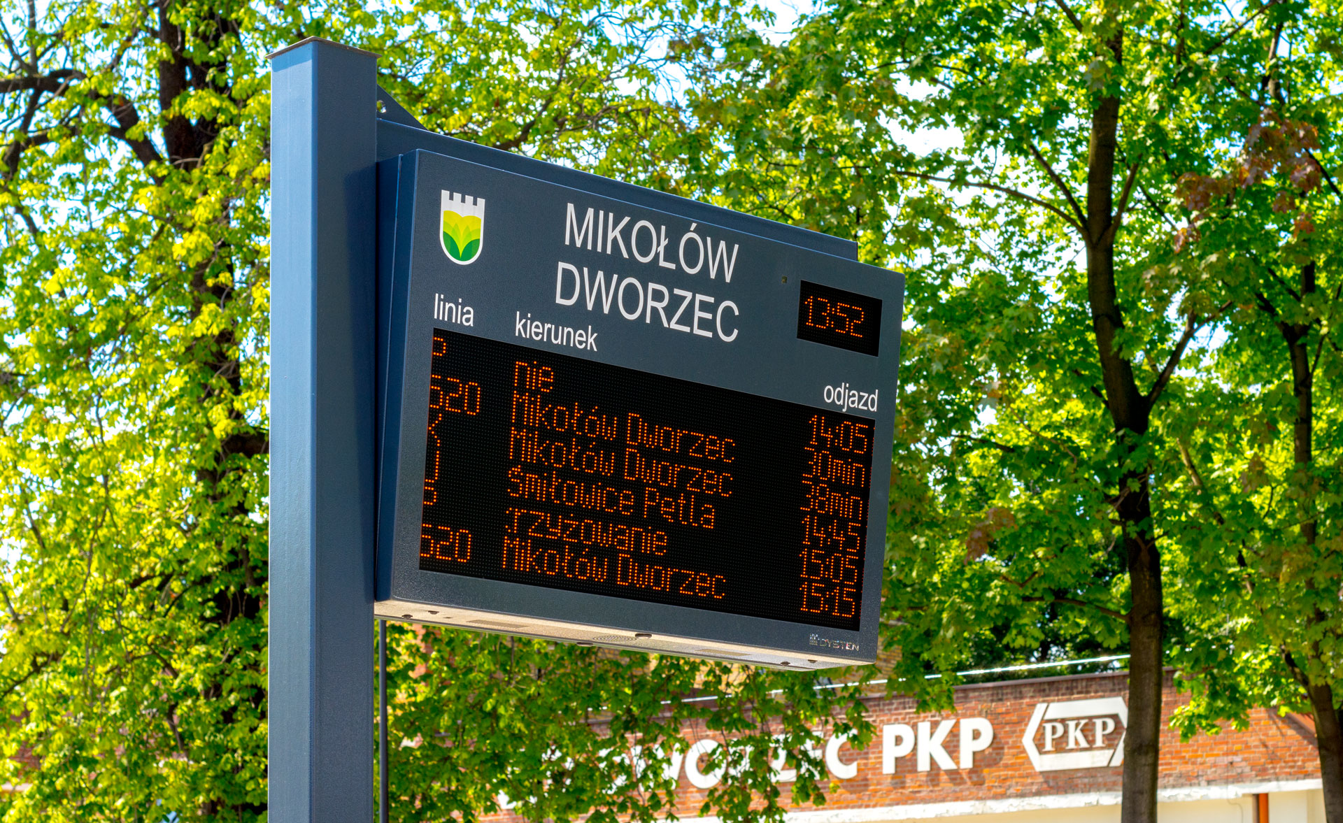 Real-time passenger information displays at interchangetablice i wyświetlacze dynamicznej informacji pasażerskiej w centrum przesiadkowym w Mikołowie